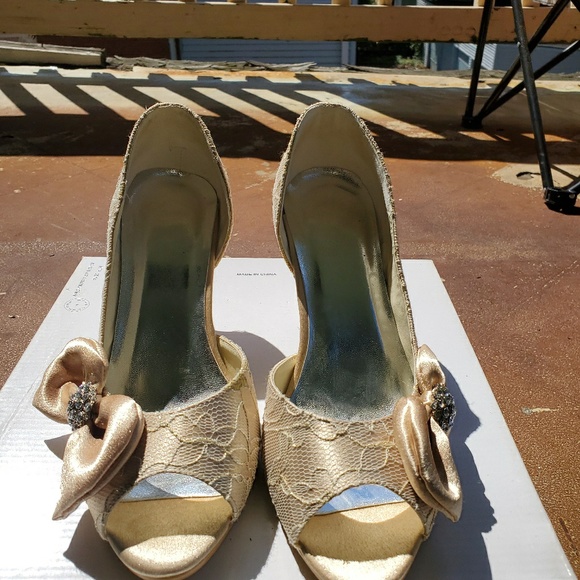 Shoes - Picture 4 of 4